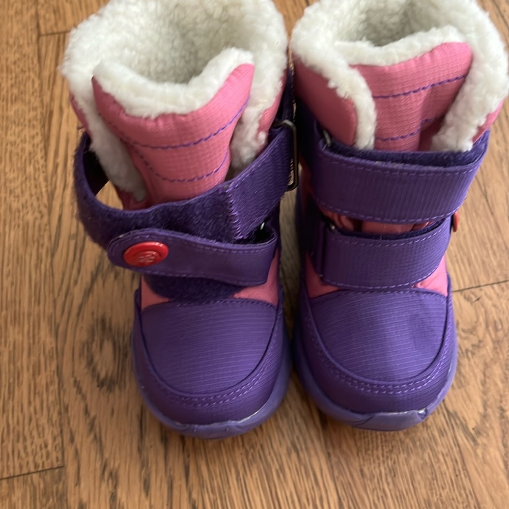 Size 6 Kamik snow boots